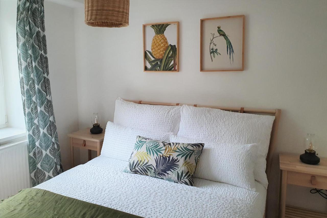 Pb Ferienwohnungen - Fewo 1 - Stilvoll Eingerichtetes Apartment Im Herzen Senftenbergs Eksteriør bilde